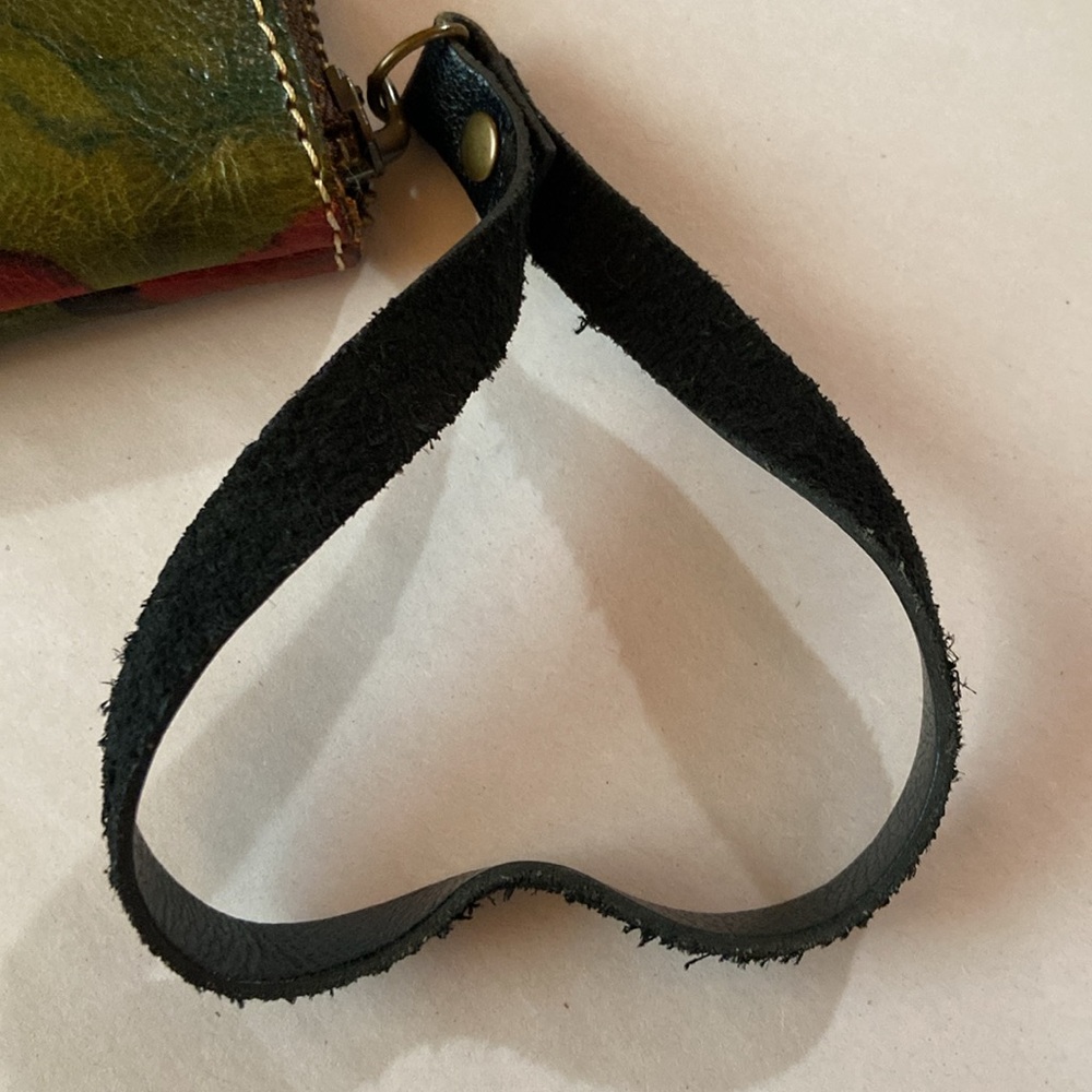 LOW START Patricia Nash EUC XL Wristlet/Clutch - Picture 10 of 13